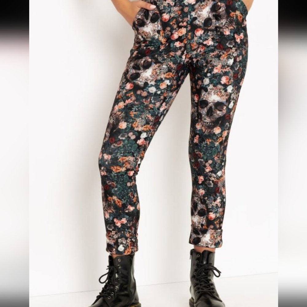 BLACKMILK - Overgrown Skulls Cuffed Pants LIMITED - XL
